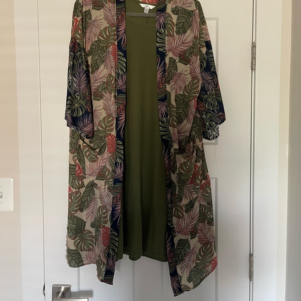 Time & Tru women’s dress with cover worn a handful of times smoke free pet free